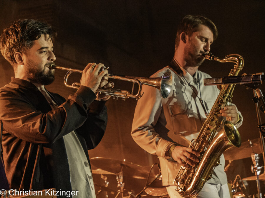 Zacharie Ksyk, tp; Léon Phal,sax.